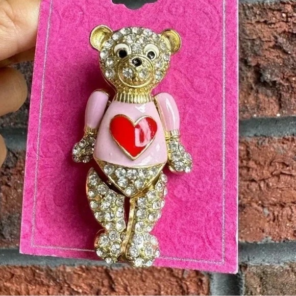 Betsey Johnson Pink Bear Heart Crystal Brooch NWT - Picture 2 of 3
